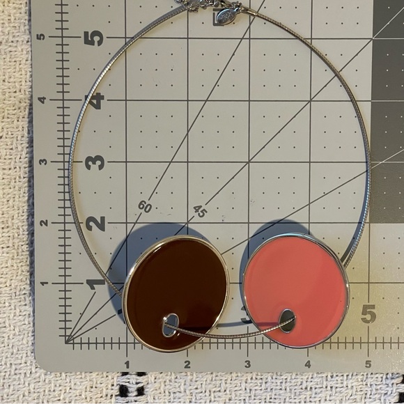 JOAN RIVERS | Vintage | Reversible Two-Disc Shaped Pendant Silver Wired Necklace - Picture 15 of 16